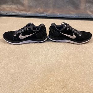 Women’s Nike Lunarglide 5 size 7.5 black and white